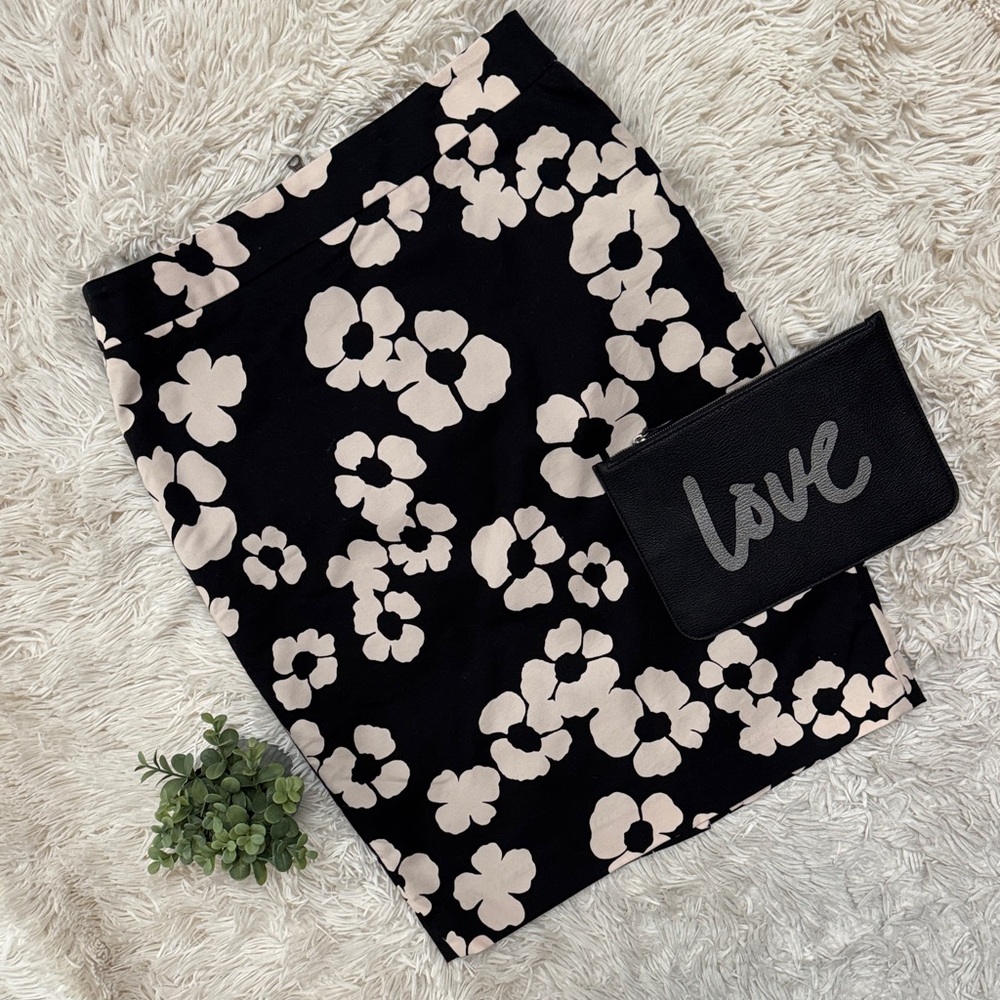 Loft Floral Pencil Skirt 💗  Black & Ivory